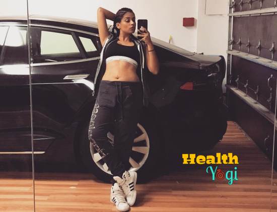 Lilly Singh abs