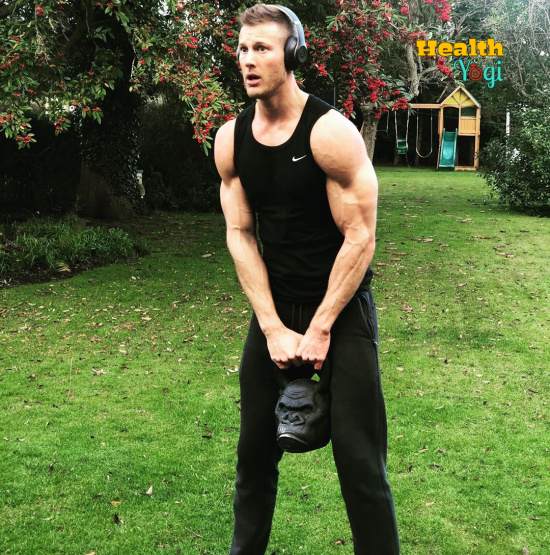 Tom Hopper Workout Routine And Diet Plan For The Umbrella Academy [2020] -  Health Yogi