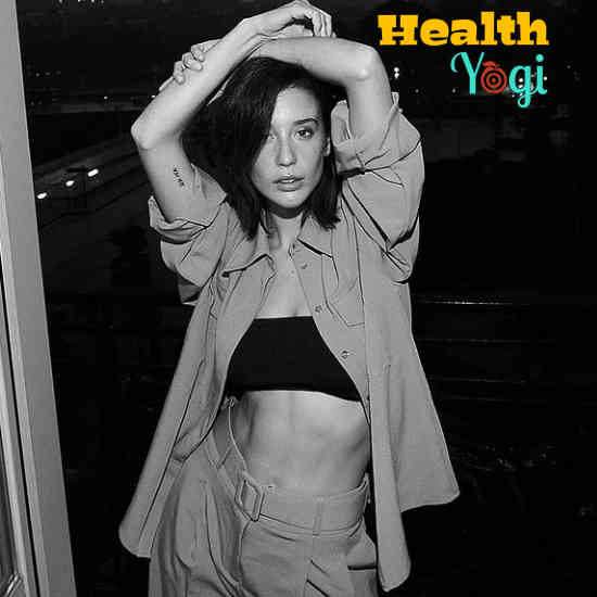María Pedraza Diet Plan and Workout Routine María Pedraza Diet Plan and Workout Routine