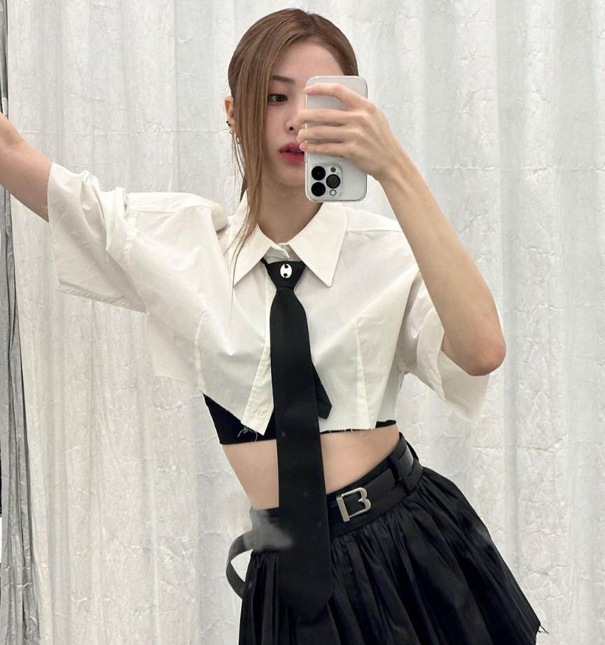 Le Sserafim Huh Yunjin Workout Routine