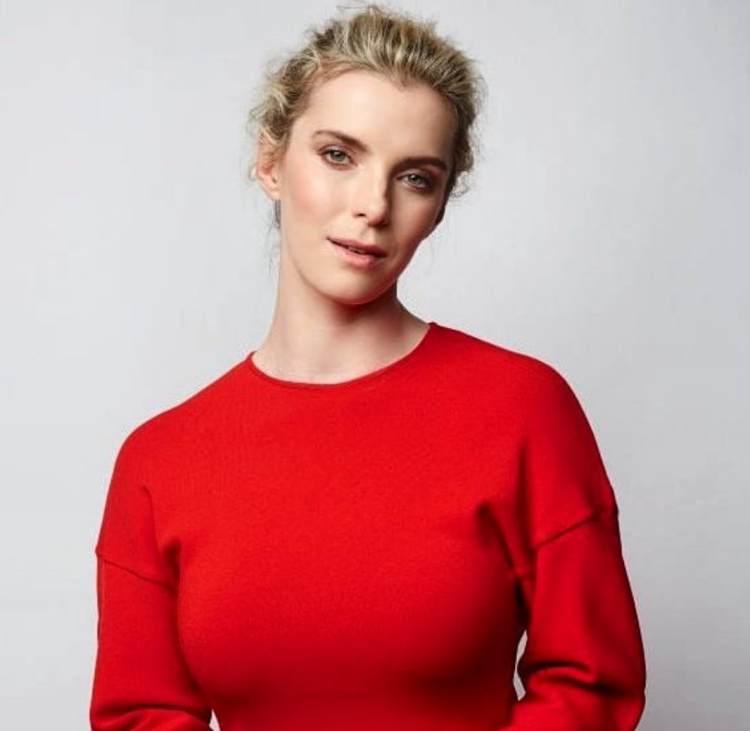 Betty Gilpin Diet Plan And Workout Routine